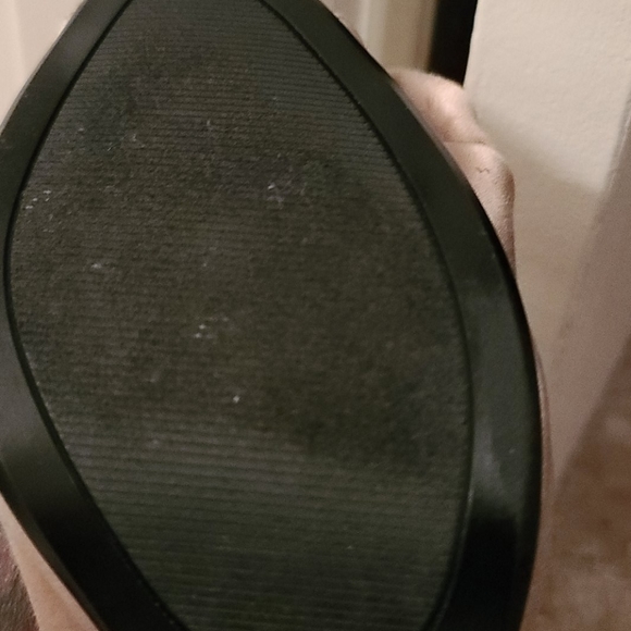 High Heel - Picture 3 of 4